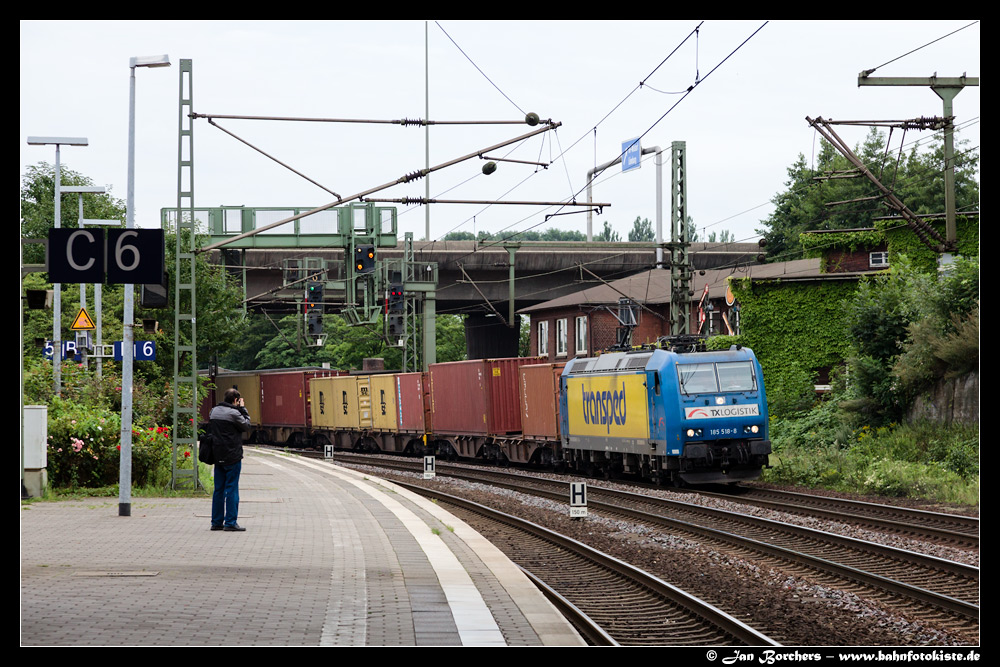 185 518 mit Güterzug in Hamburg-Harburg