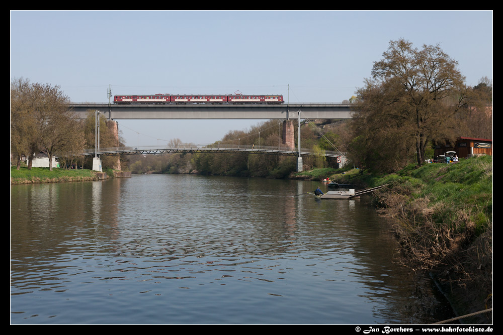 425 120 auf dem Neckar-Viadukt